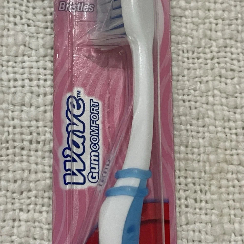 Colgate Soft Compact Head GUM Clean 4x SLIMMER Tip‎ Bristles Toothbrush Vintage